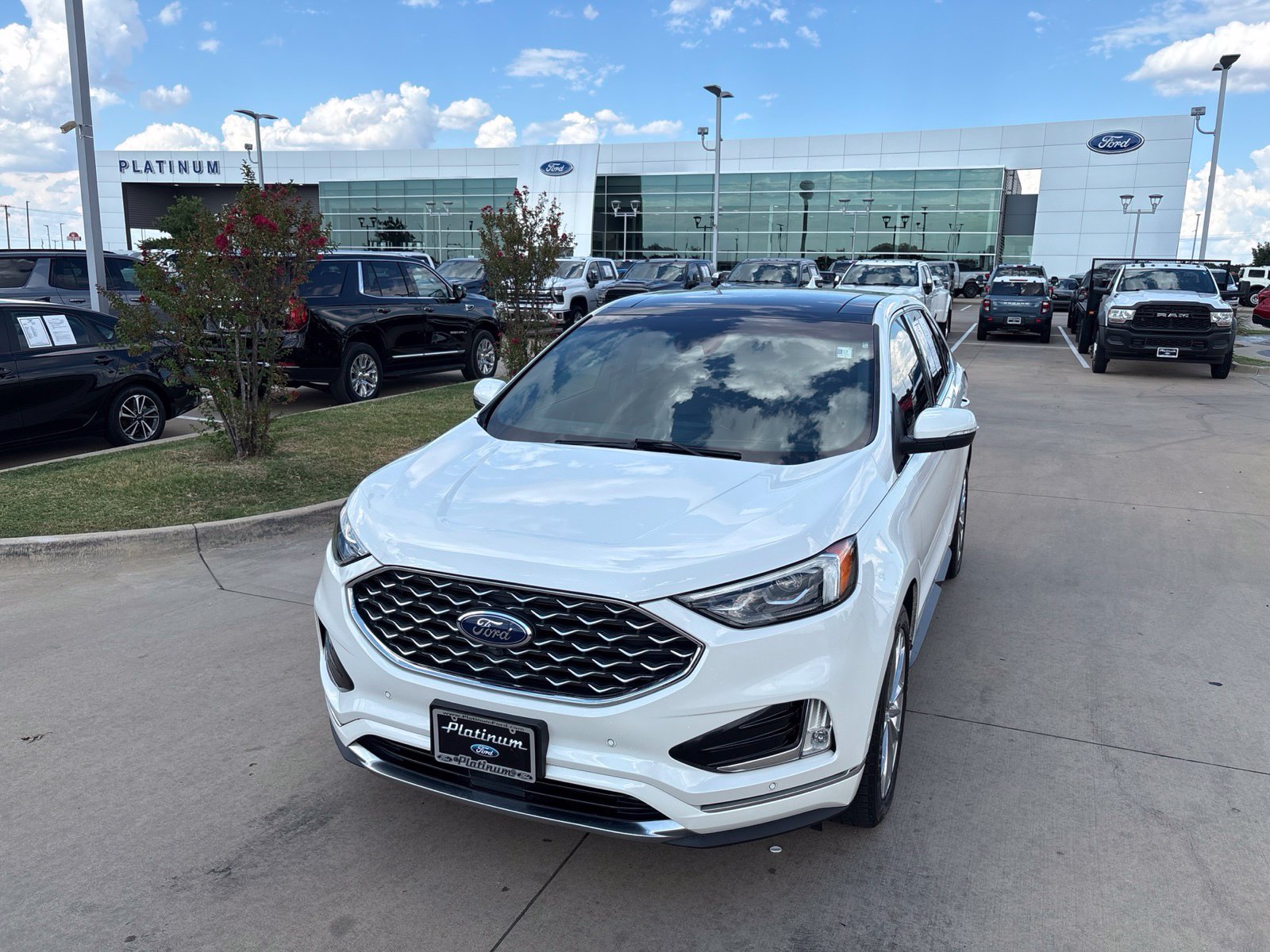 Used 2020 Ford Edge Titanium w/ Equipment Group 301A FWD image 24