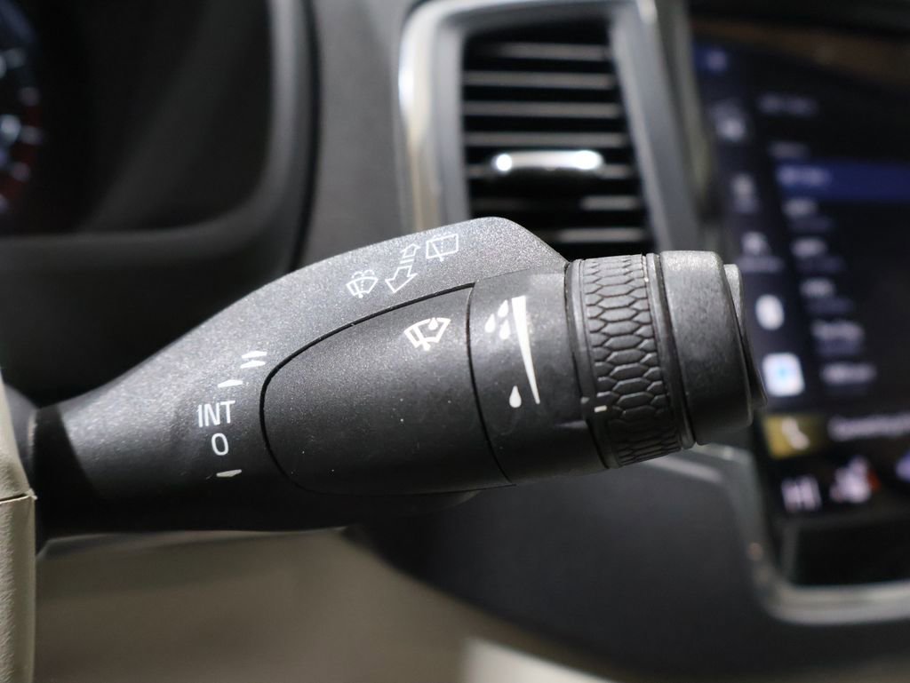 Used 2020 Volvo XC90 T6 Momentum image 39