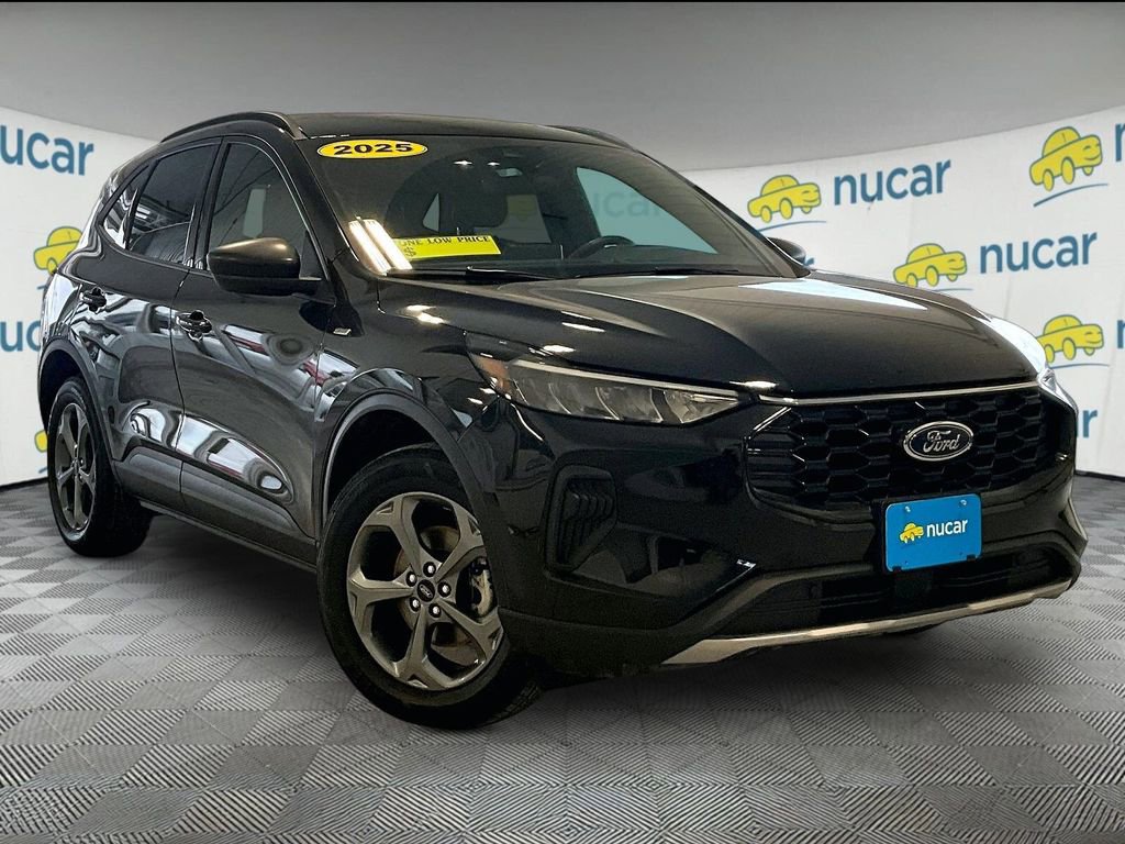 Used 2025 Ford Escape ST-Line AWD/4WD image 1