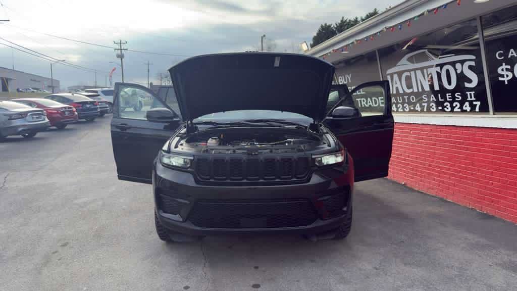 Used 2023 Jeep Grand Cherokee Altitude image 29