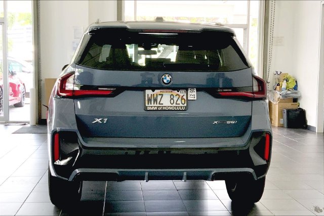 Used 2023 BMW X1 xDrive28i w/ Premium Package AWD/4WD image 4