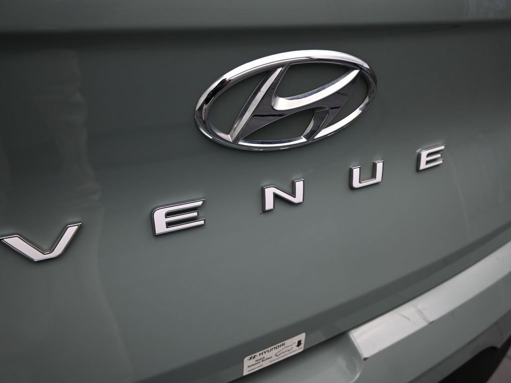 Used 2025 Hyundai Venue SEL image 38