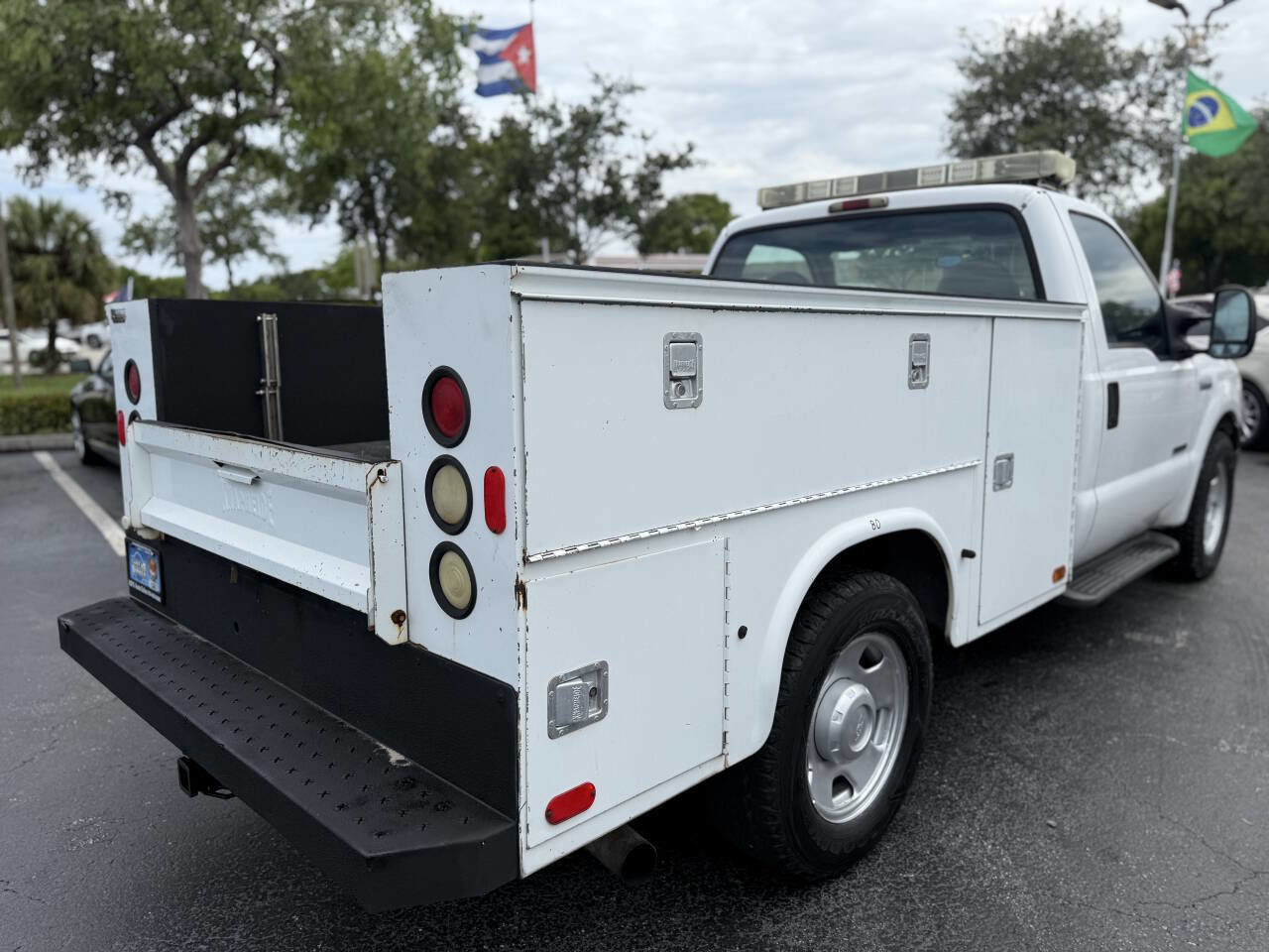 Used 2005 Ford F350 XL image 7