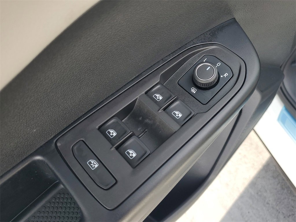 Used 2025 Volkswagen Taos SEL image 18