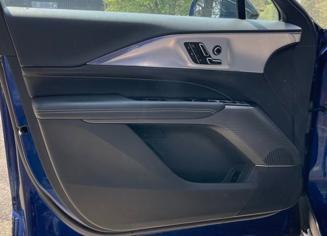 Used 2024 Cadillac Lyriq Tech image 13