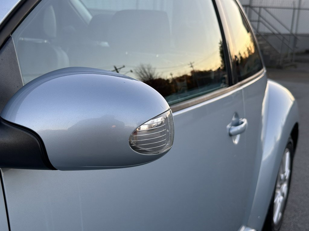 Used 2010 Volkswagen Beetle Coupe image 11