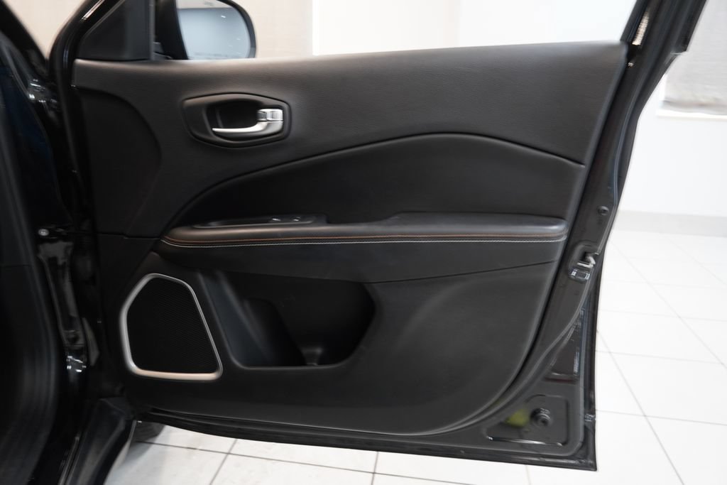 Used 2019 Jeep Compass Latitude w/ Cold Weather Group AWD/4WD image 33