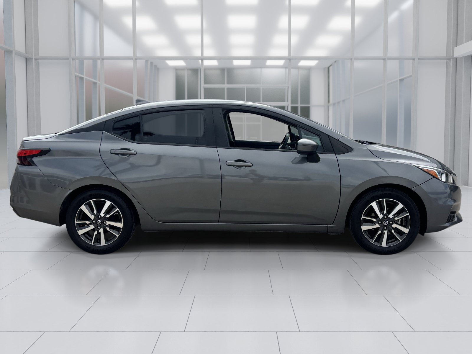 Used 2021 Nissan Versa SV FWD image 7