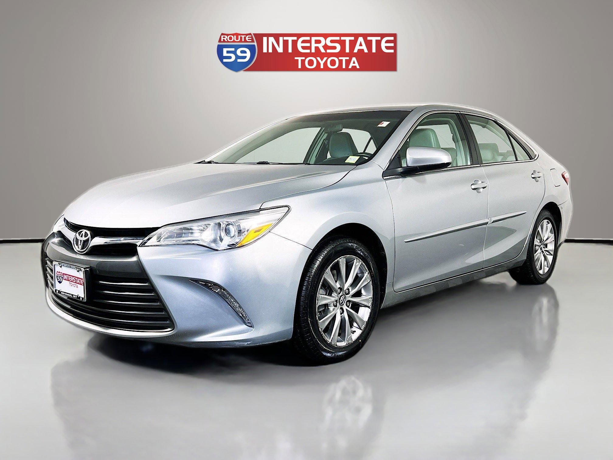 Used 2017 Toyota Camry XLE FWD image 3