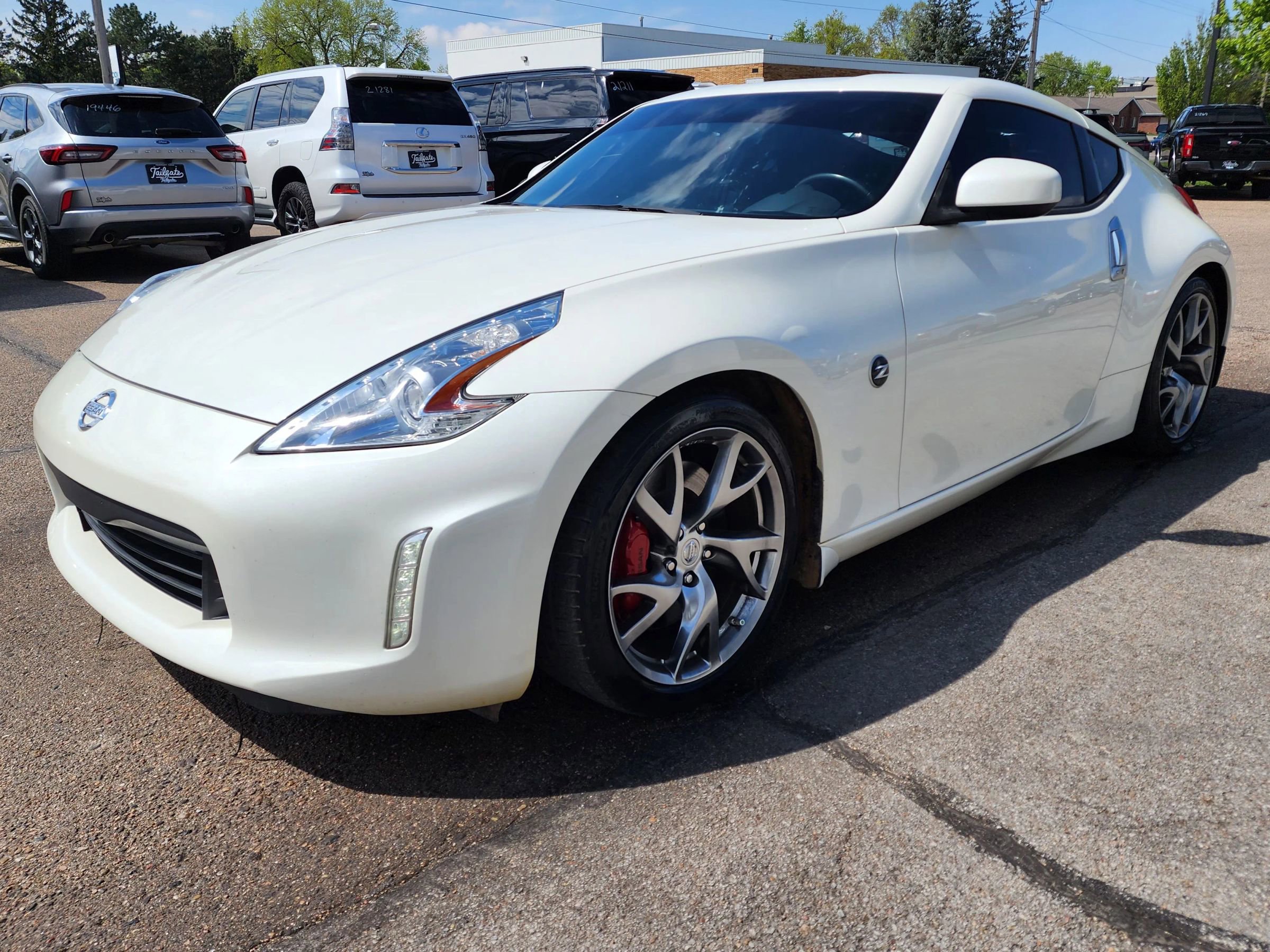 Used 2016 Nissan 370Z Coupe RWD image 4