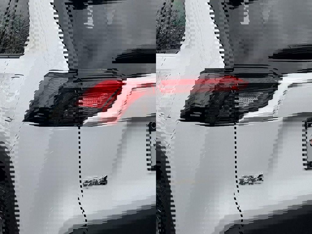 Used 2023 Toyota RAV4 XLE w/ Convenience Package image 9