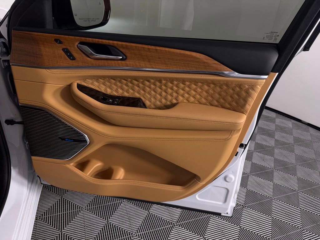 Certified 2025 Jeep Grand Cherokee L Summit AWD/4WD image 33