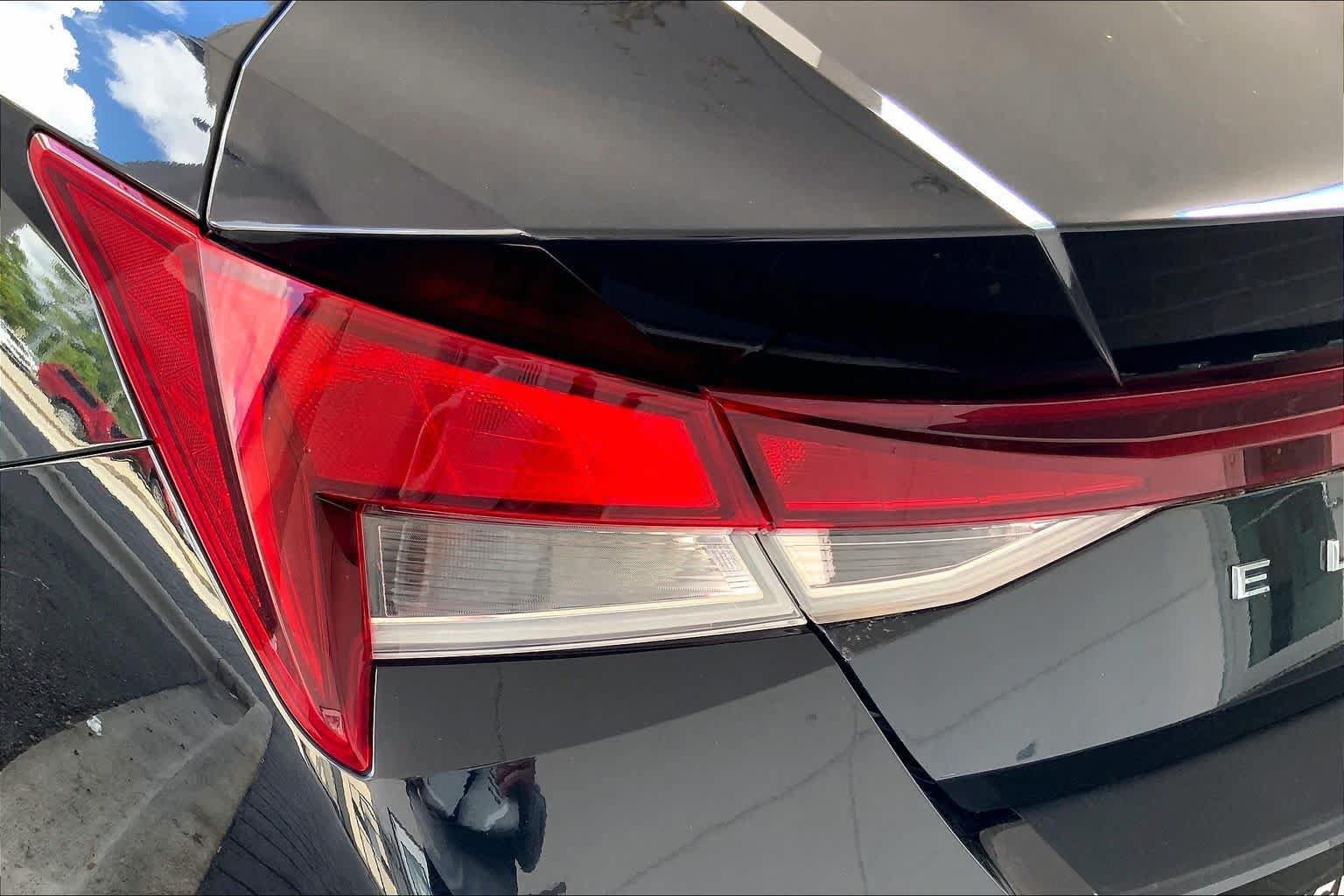 Used 2023 Hyundai Elantra SEL w/ Convenience Package FWD image 28