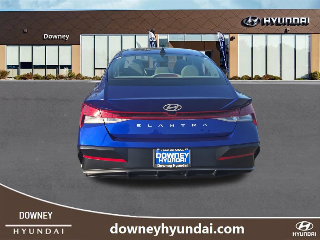 Used 2025 Hyundai Elantra SEL FWD image 4