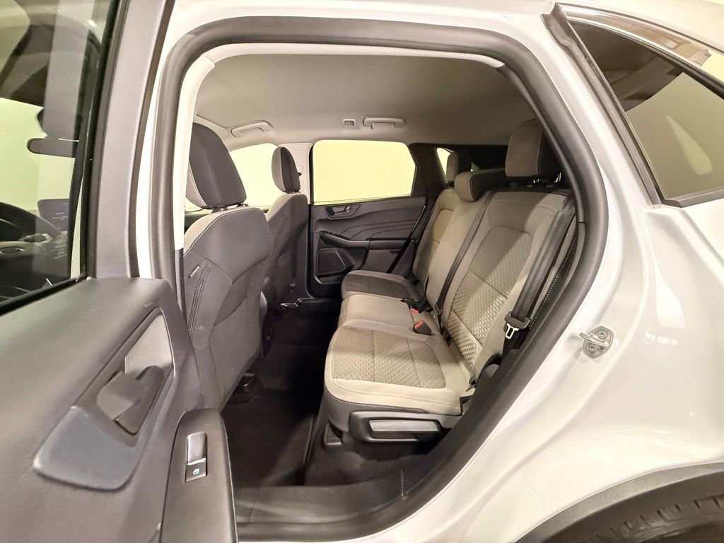 Used 2022 Ford Escape SE image 18