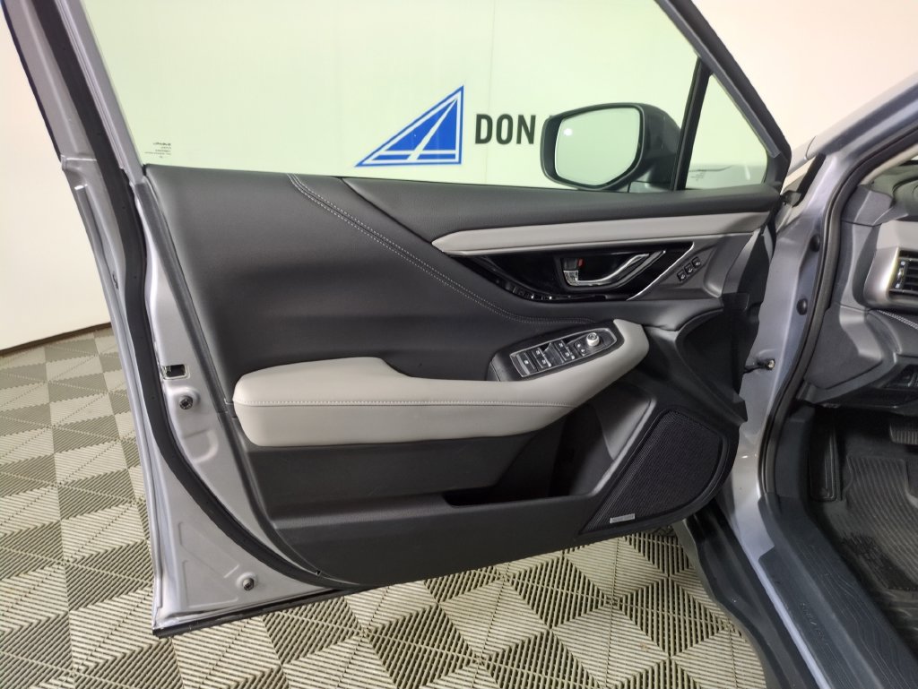 Used 2025 Subaru Outback Limited AWD/4WD image 14