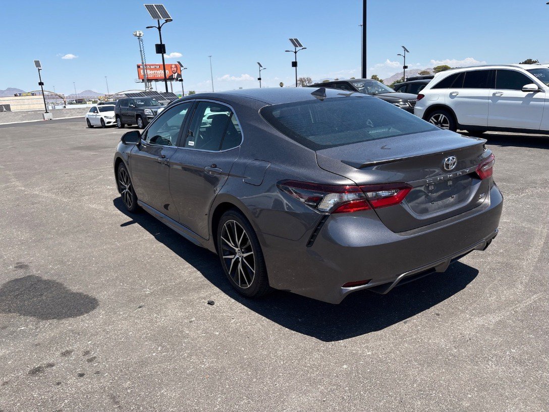 Used 2023 Toyota Camry SE FWD image 7