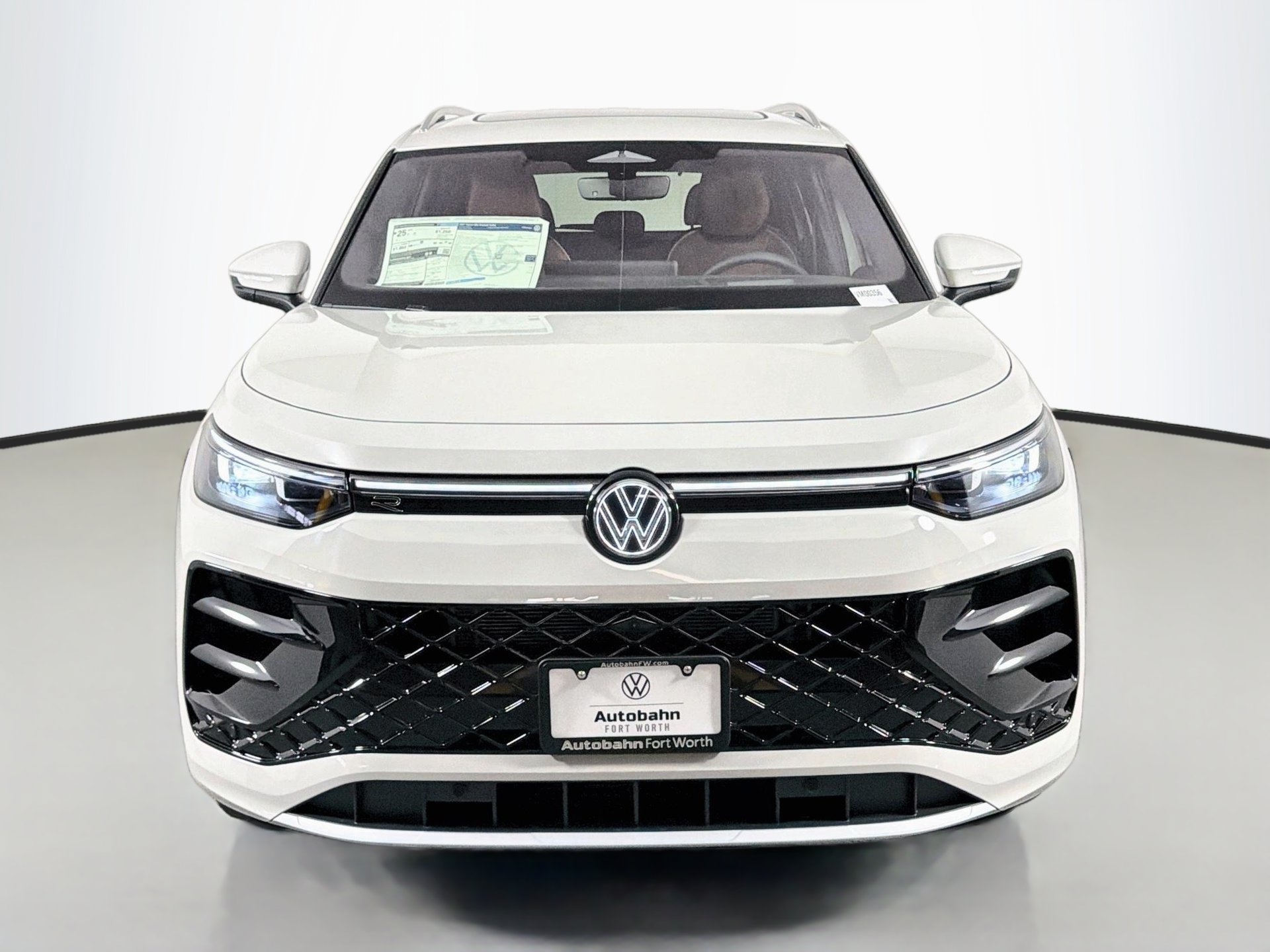 New 2027 Volkswagen Tiguan SEL R-Line AWD/4WD image 2