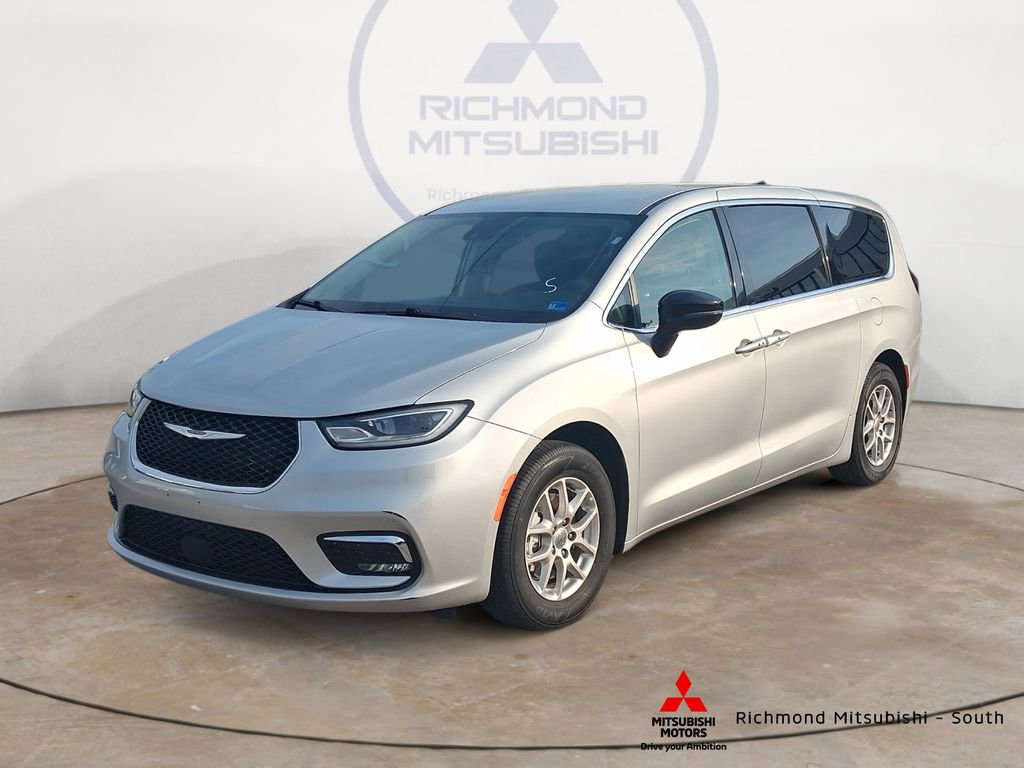 Used 2024 Chrysler Pacifica Touring-L image 7