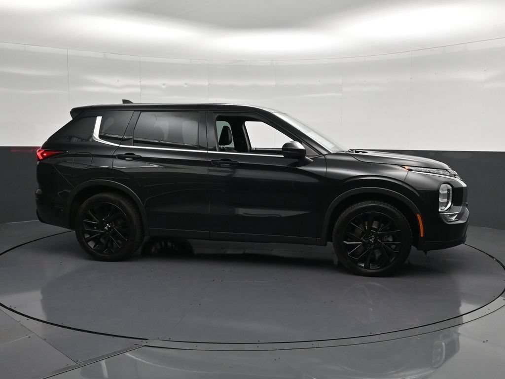 Used 2023 Mitsubishi Outlander SE FWD image 4