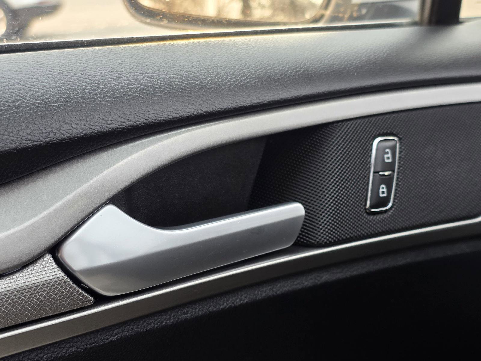 Used 2019 Ford Fusion SE image 10