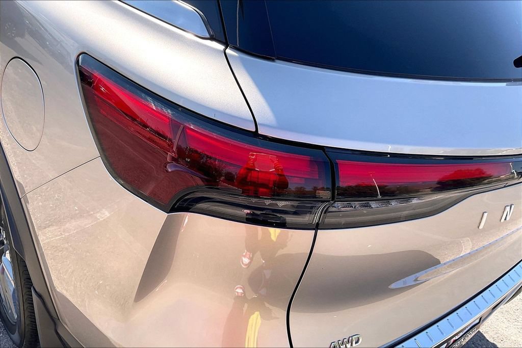 Used 2023 INFINITI QX60 Luxe w/ Vision Package AWD/4WD image 31