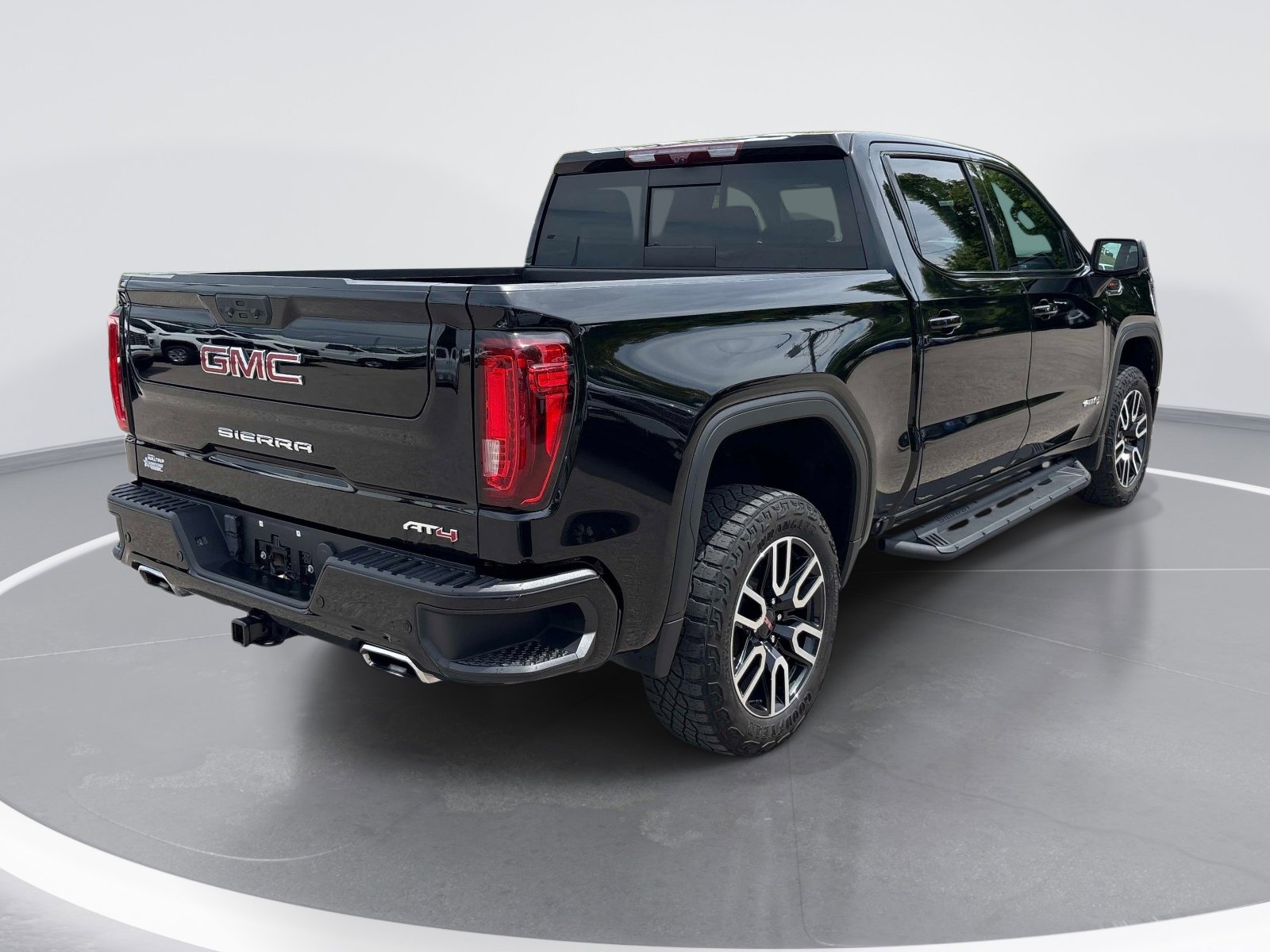 Certified 2023 GMC Sierra 1500 AT4 w/ AT4 Premium Package AWD/4WD image 8