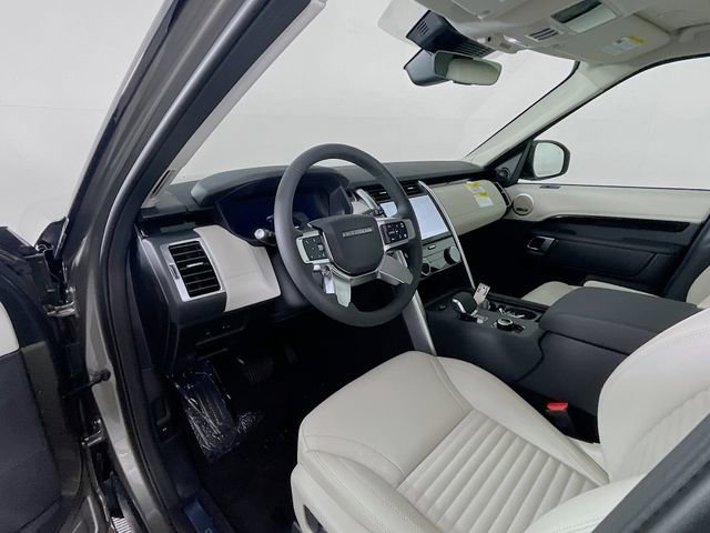Used 2024 Land Rover Discovery S image 11