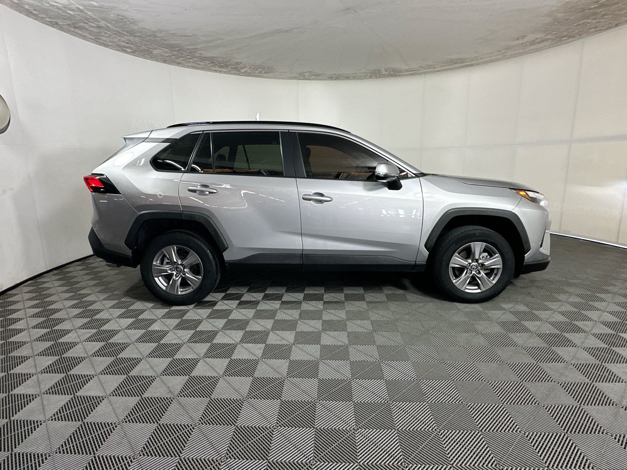 Used 2023 Toyota RAV4 XLE FWD image 2