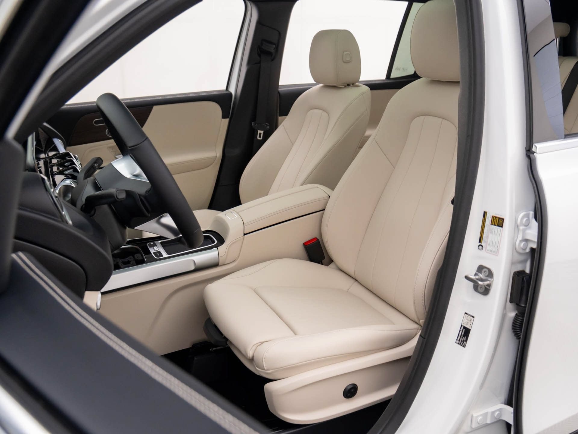 New 2026 Mercedes-Benz GLB 250 4MATIC image 16