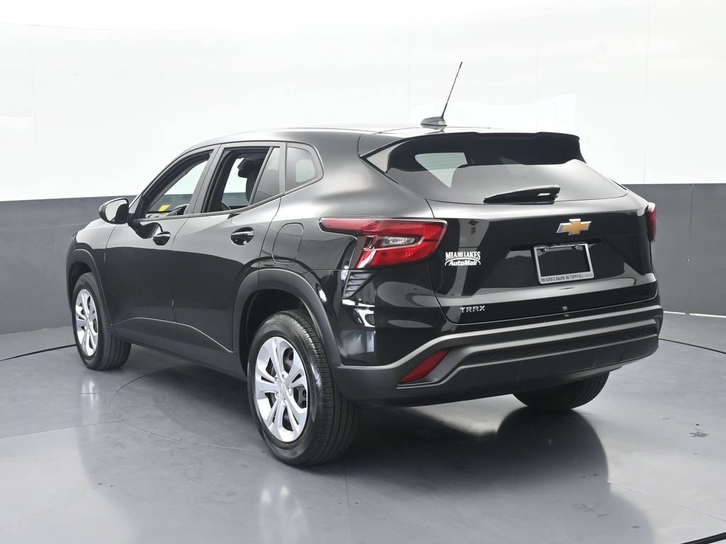 Used 2024 Chevrolet Trax LS FWD image 4