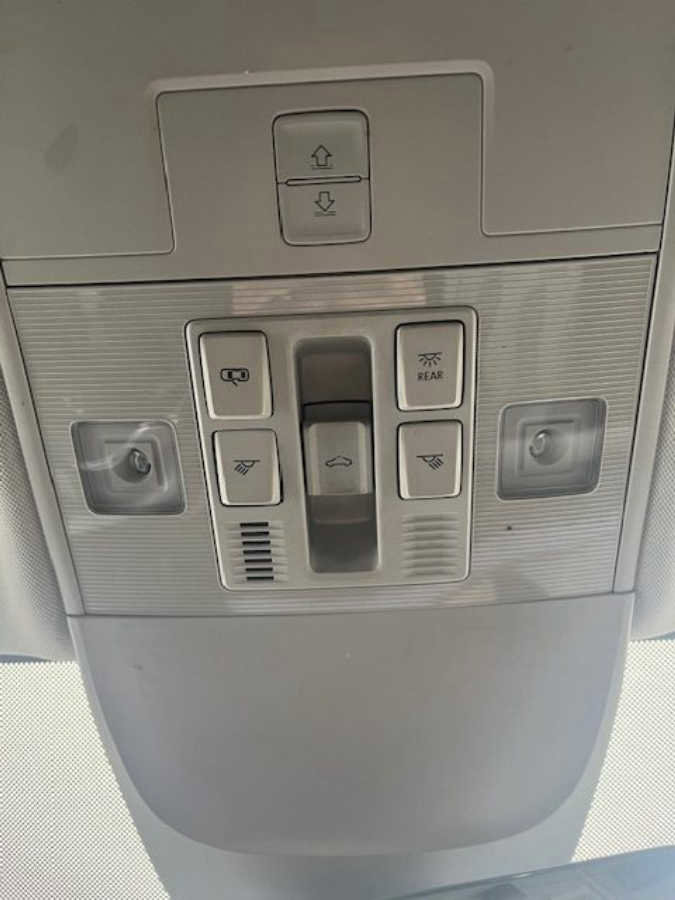 Used 2023 Volkswagen Taos SE w/ Panoramic Sunroof Package image 19