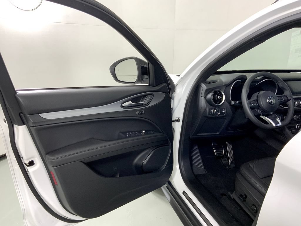 New 2026 Alfa Romeo Stelvio Sprint w/ Convenience Package AWD/4WD image 19