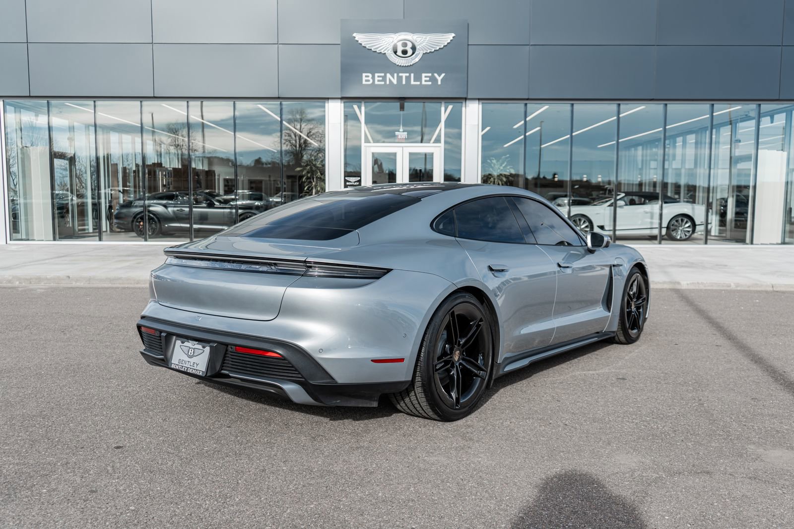 Used 2025 Porsche Taycan image 3