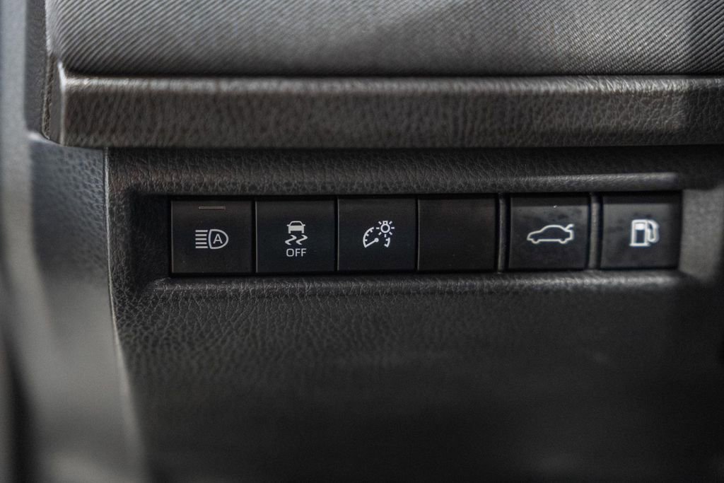 Used 2025 Toyota Camry LE image 39