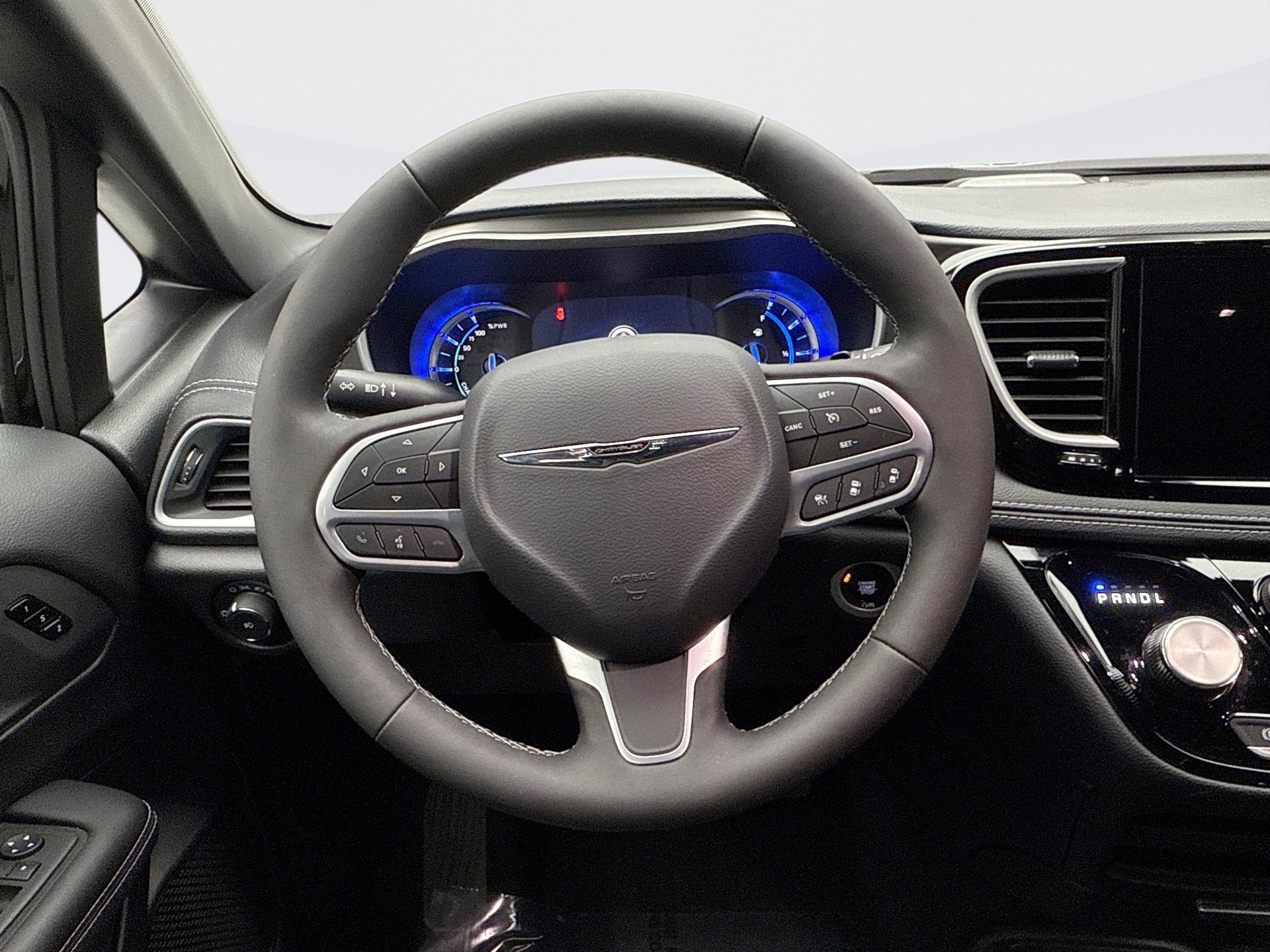 Used 2025 Chrysler Pacifica Select image 12