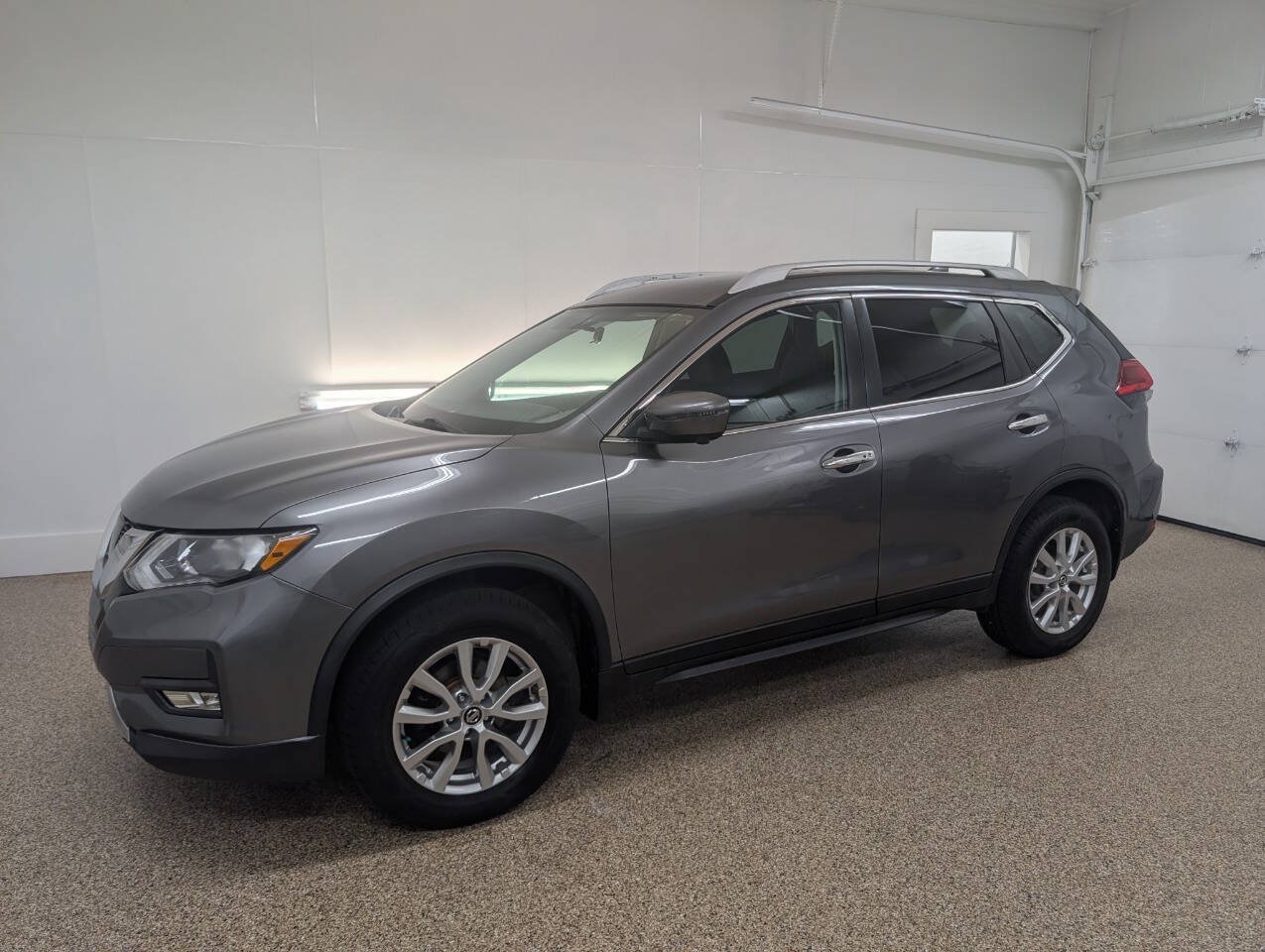 Used 2017 Nissan Rogue SV
