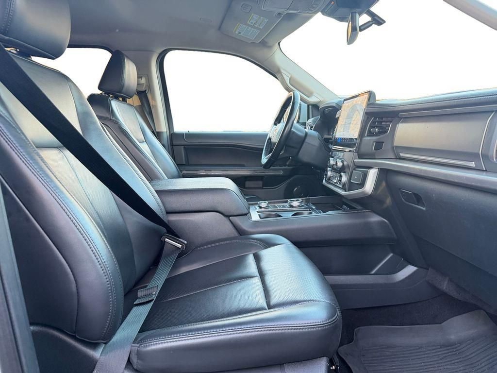 Used 2022 Ford Expedition Max XLT image 15