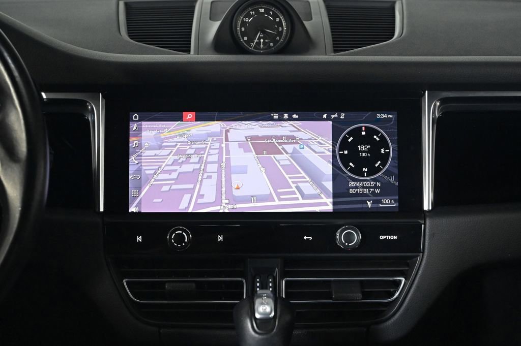 Certified 2022 Porsche Macan AWD/4WD image 15