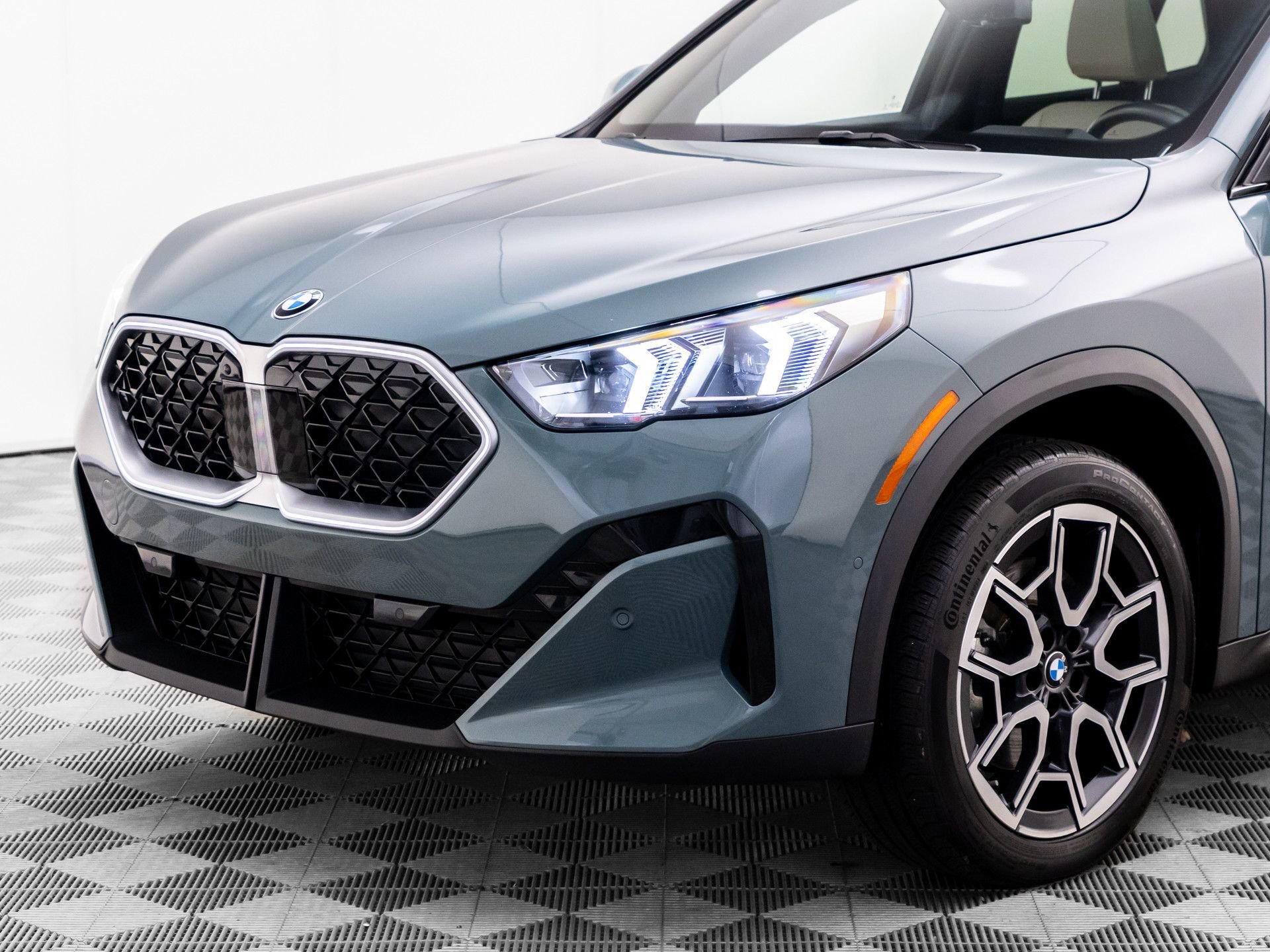Certified 2025 BMW X2 xDrive28i w/ Premium Package AWD/4WD image 37