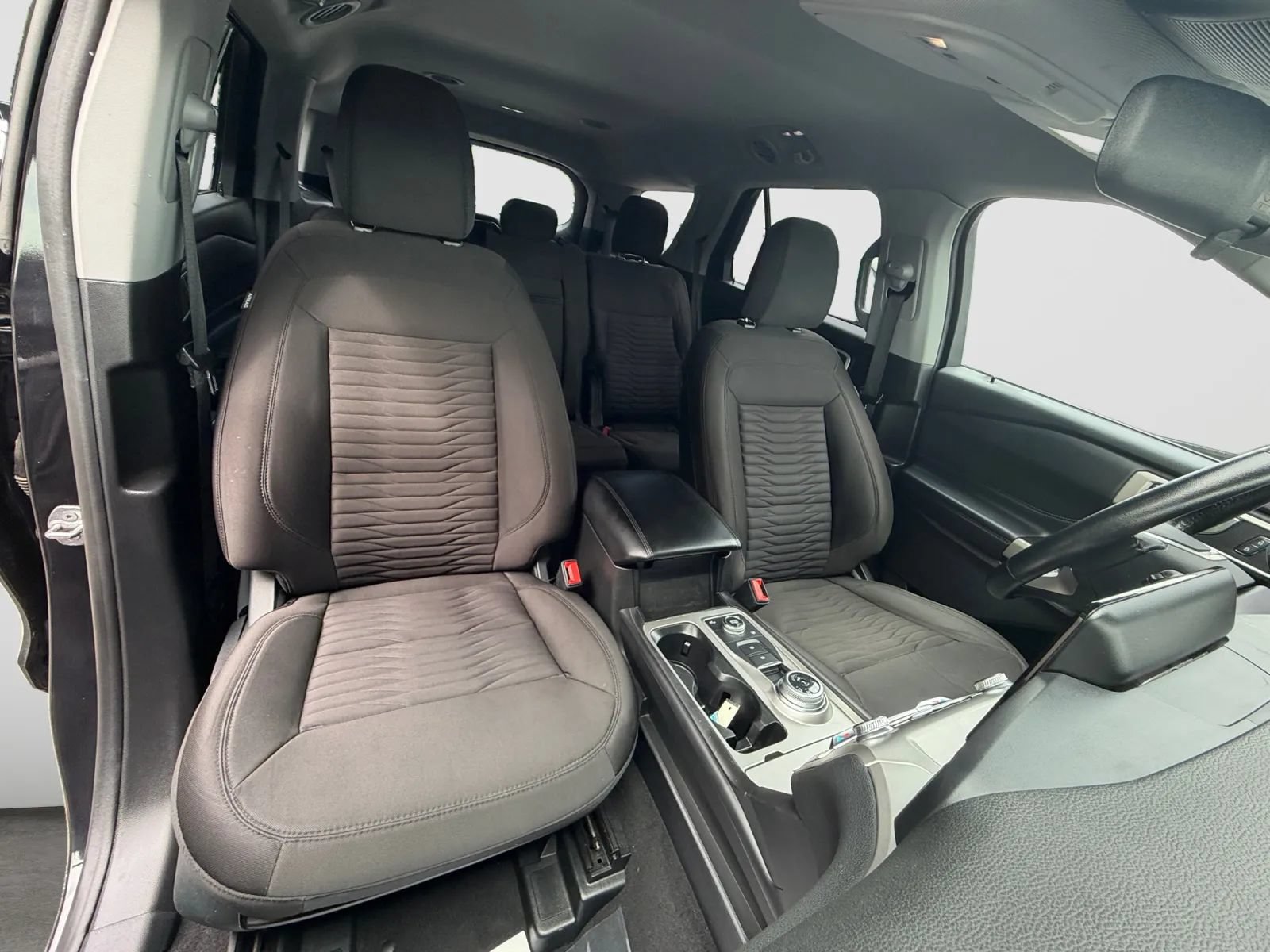 Used 2021 Ford Explorer XLT AWD/4WD image 23