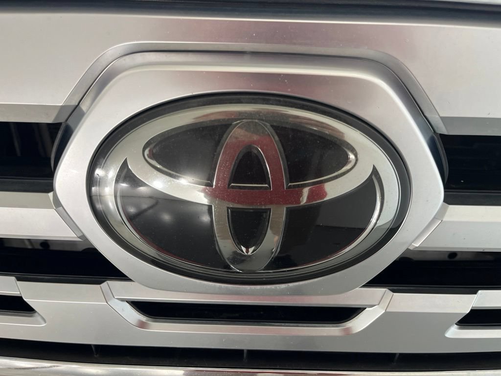 Used 2018 Toyota Tacoma Limited AWD/4WD image 34