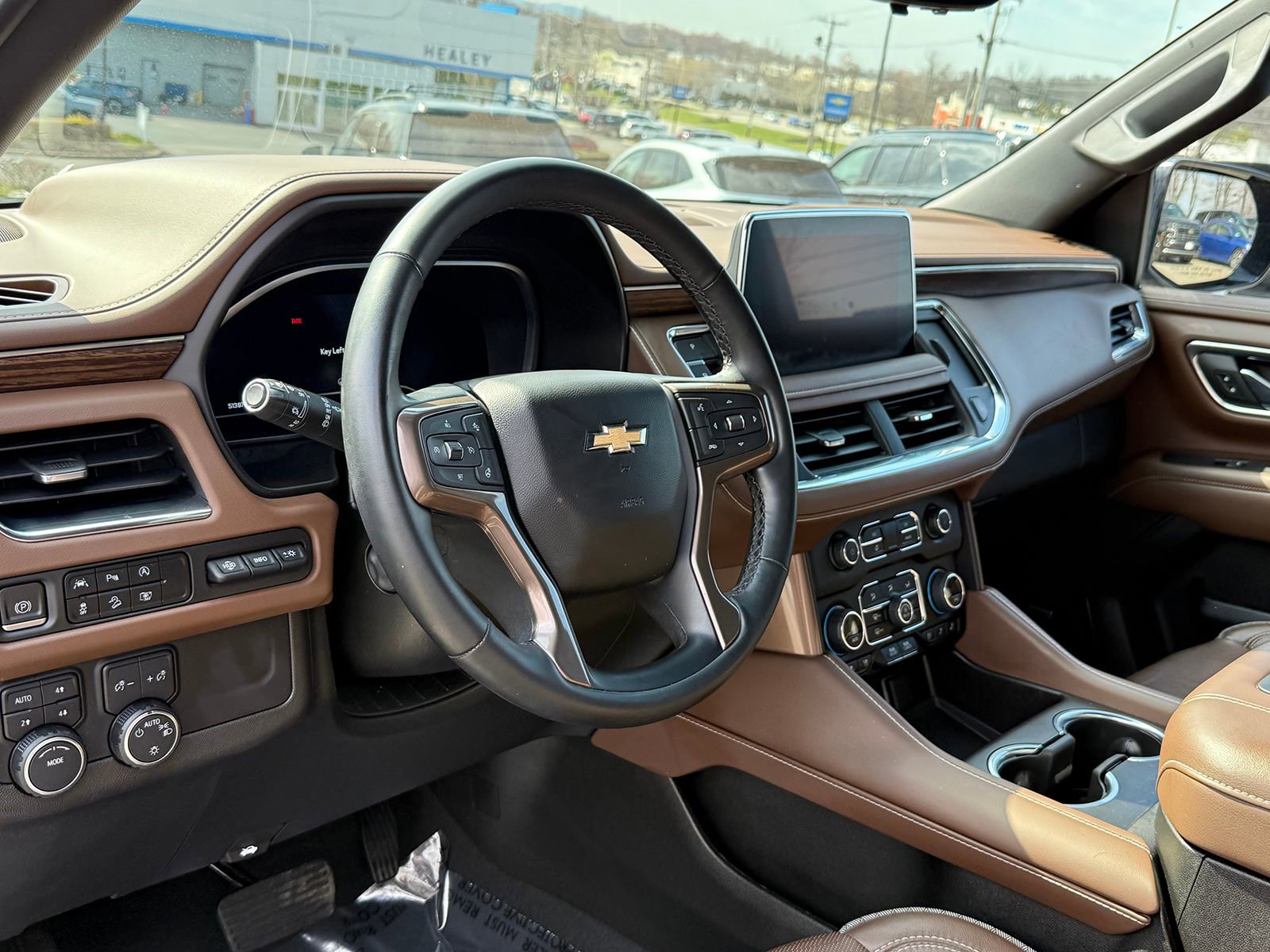 Used 2023 Chevrolet Suburban High Country image 11