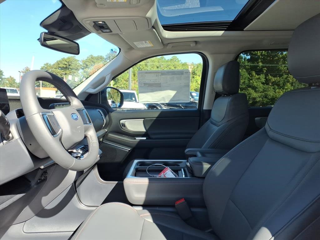 New 2025 Ford Expedition Active image 6