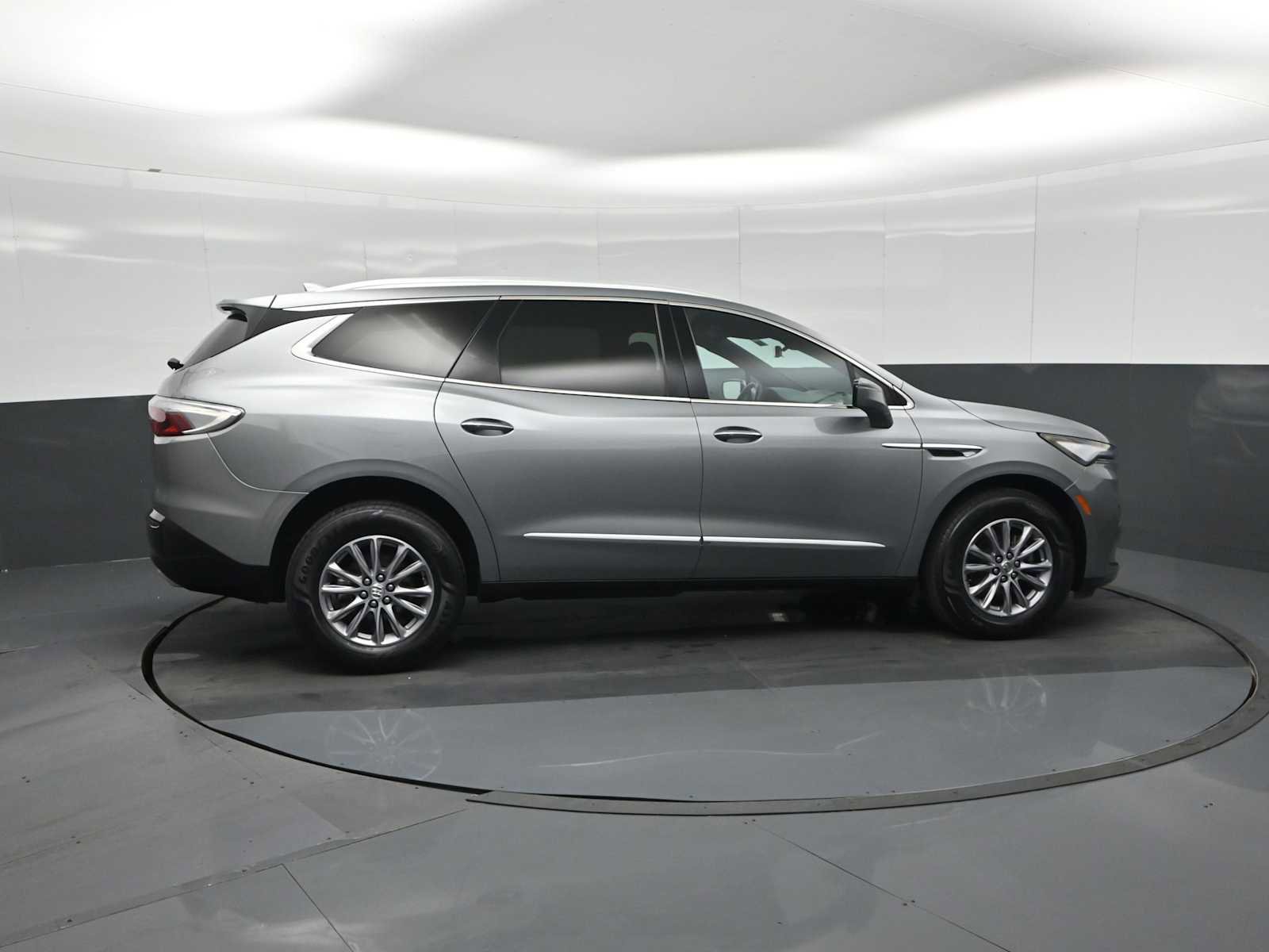 Used 2024 Buick Enclave Premium image 9