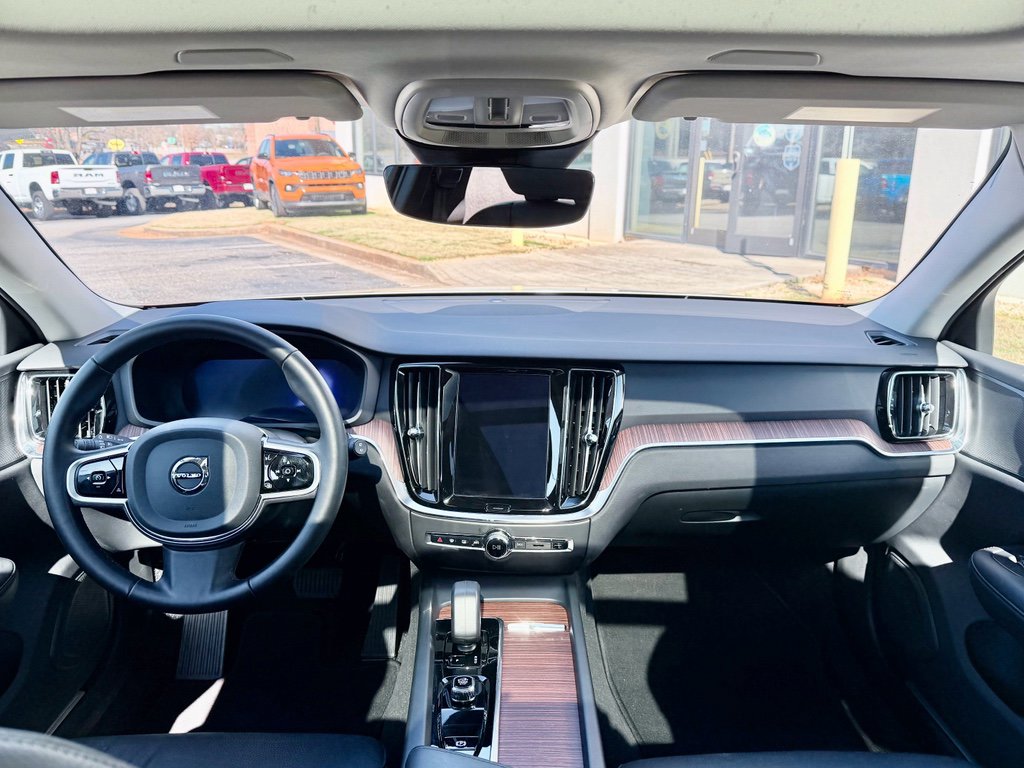 Used 2025 Volvo V60 B5 Cross Country Plus image 20