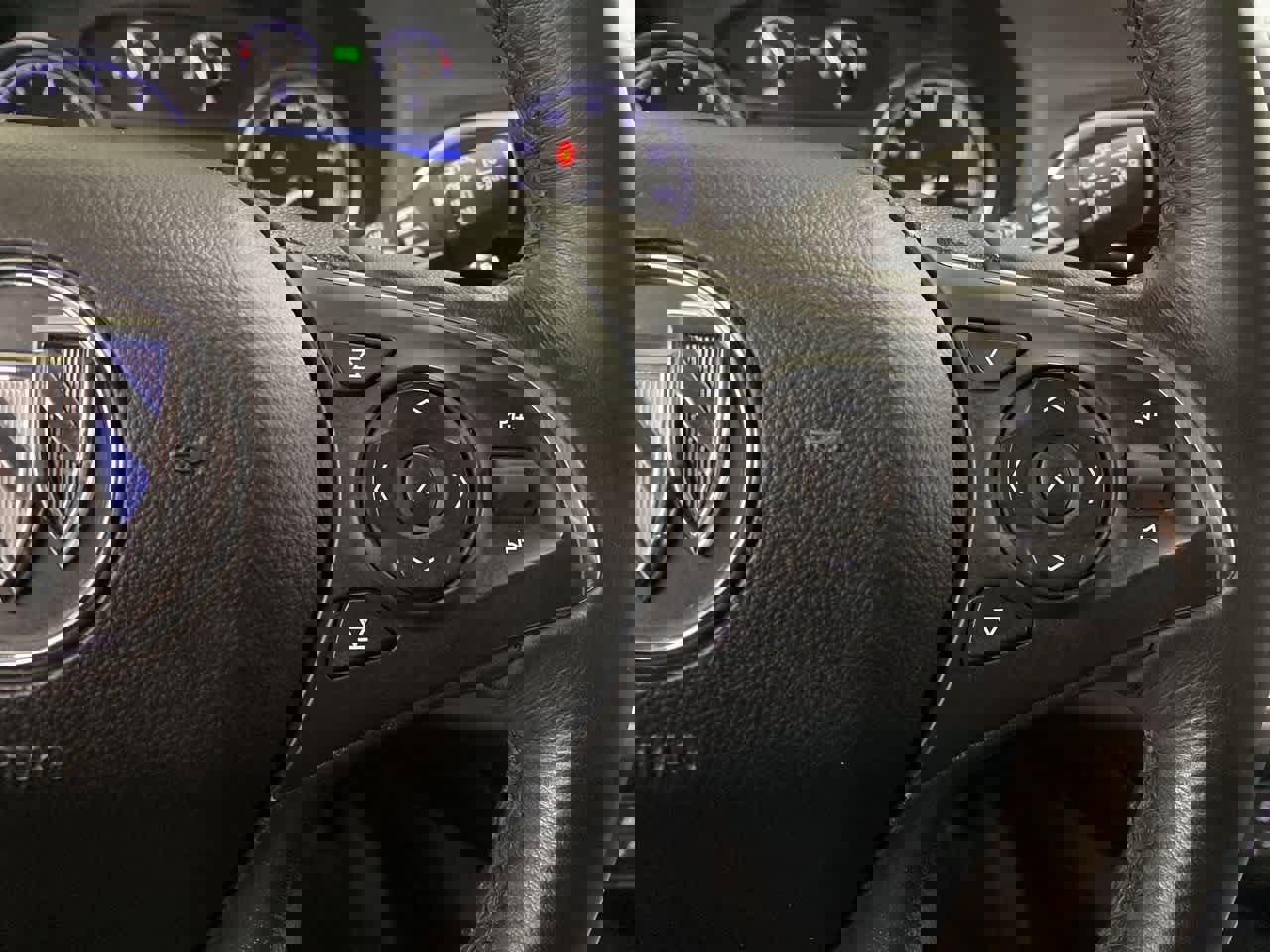 Used 2020 Buick Enclave Premium w/ Sun and Sites Package image 22