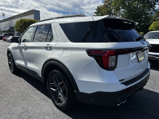 Used 2025 Ford Explorer ST AWD/4WD image 7