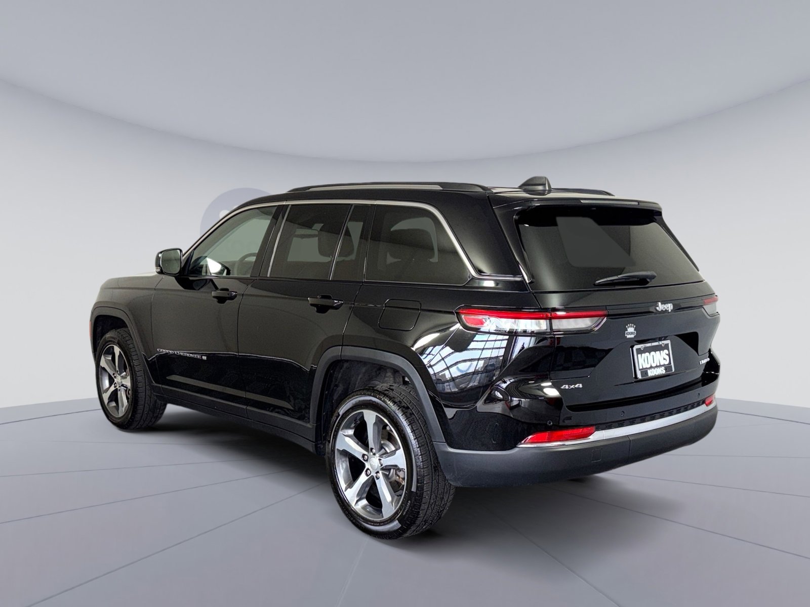 Used 2023 Jeep Grand Cherokee Limited image 4
