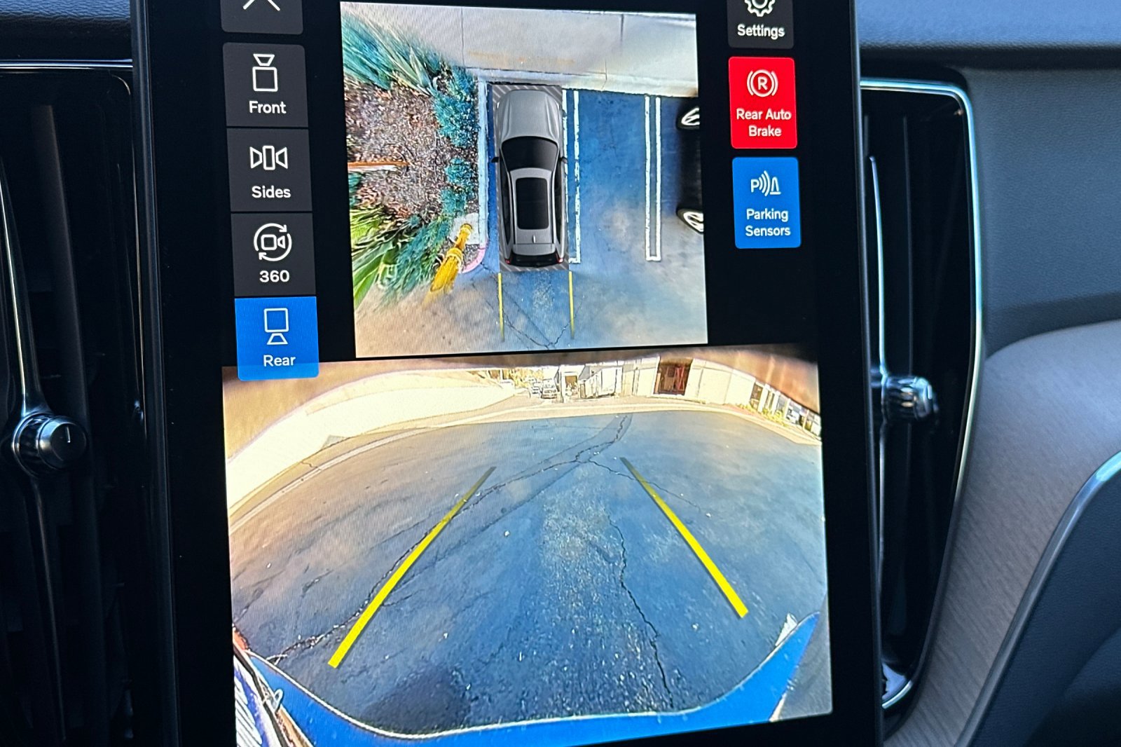 New 2026 Volvo XC60 B5 Plus w/ Climate Package image 17